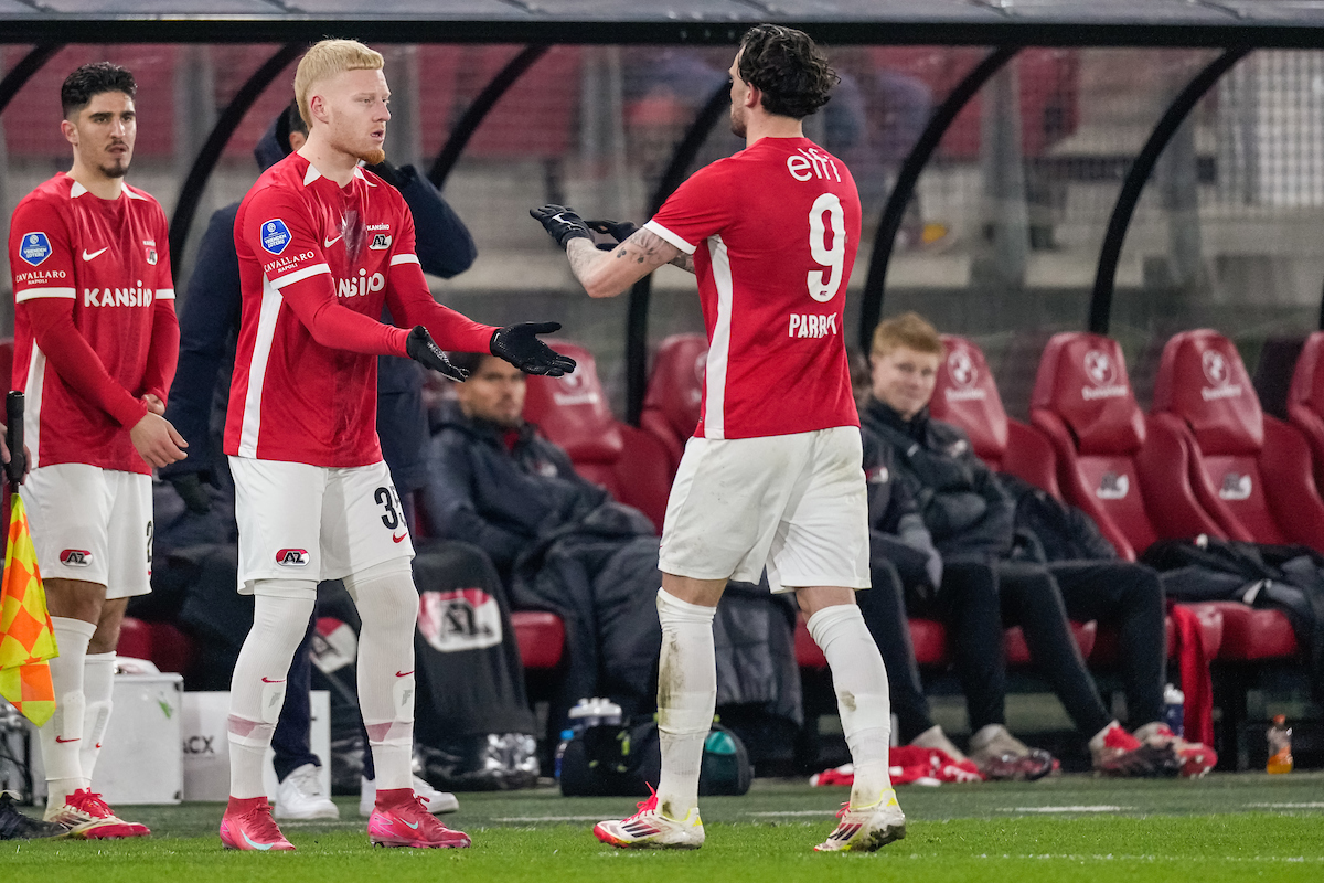 het nederlandse voetbal ervaart tegenslagen na de europese nederlaag, met gevolgen voor teams en fans.