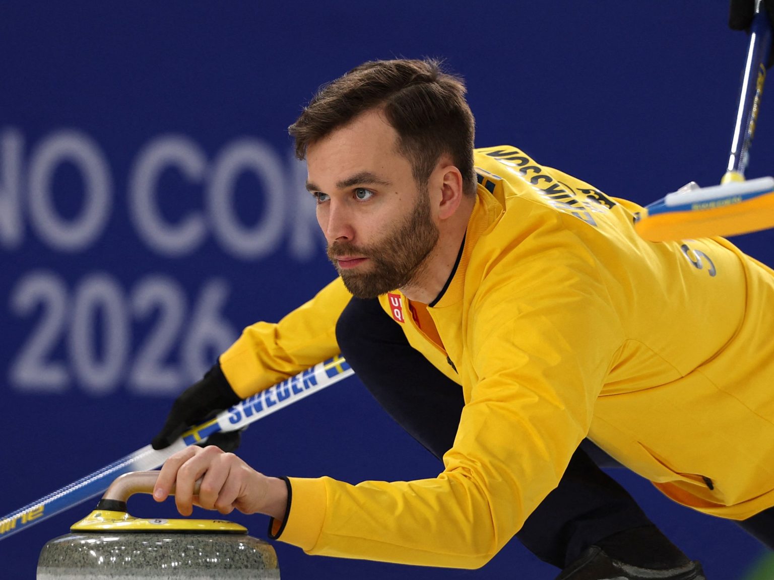 het curling-schandaal schudt het olympische ijs en veroorzaakt opschudding in de sportwereld. lees het laatste nieuws en onthullingen over het controversiële incident.