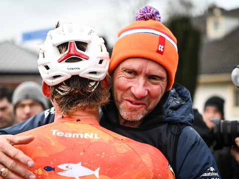 hulst richt zich op het wk 2031/32; vestingcross wintereditie is geannuleerd vanwege weersomstandigheden en organisatorische uitdagingen.