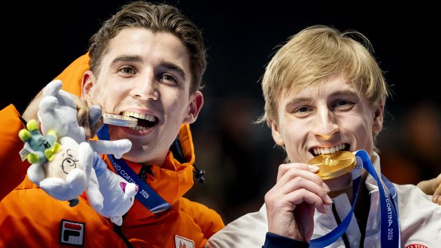 jordan stolz wint zijn tweede gouden medaille op de 500m en bevestigt zijn dominantie op het ijs.