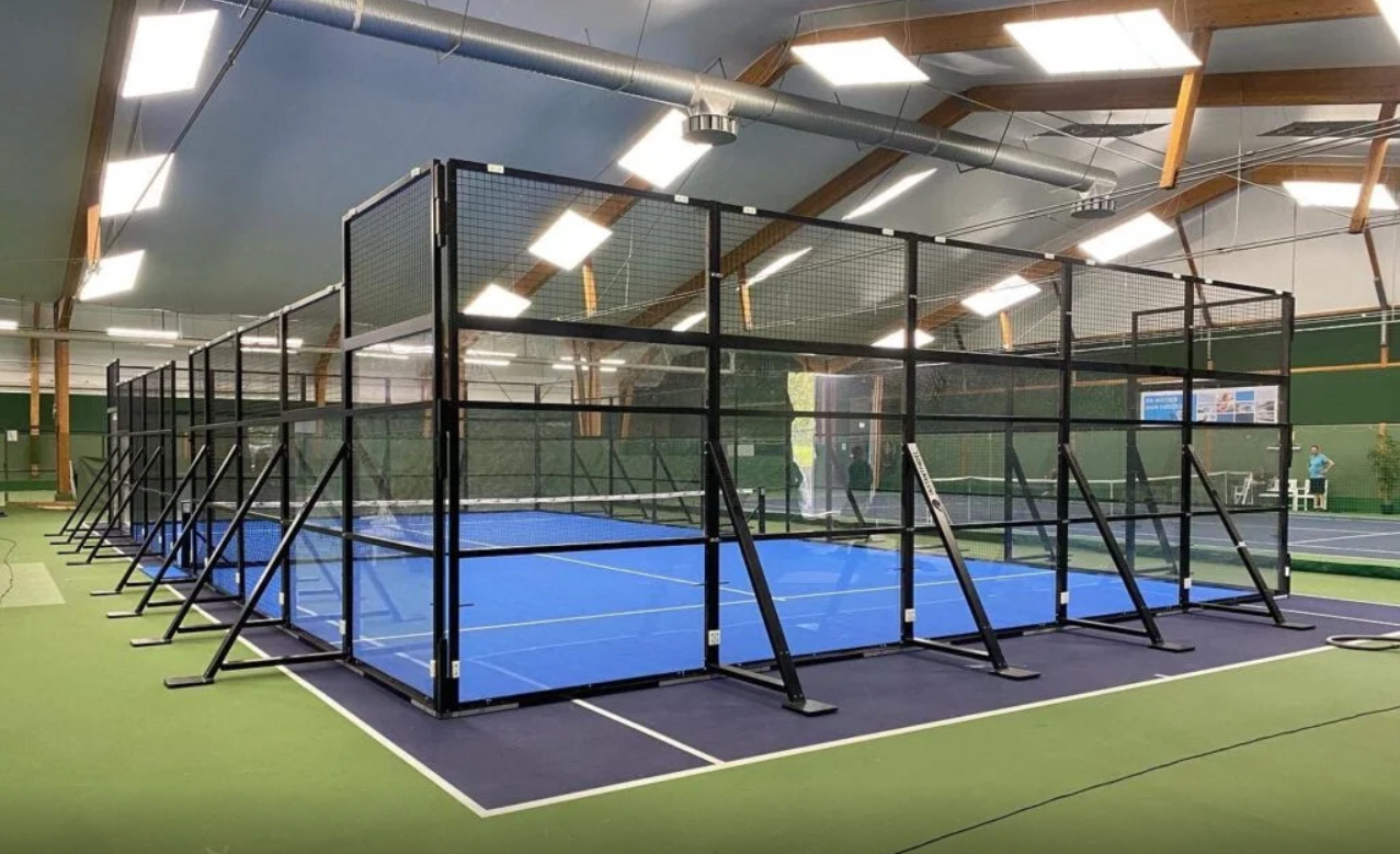 ontdek de gloednieuwe padel- en tenniszaal in duved, perfect voor sportliefhebbers die op zoek zijn naar topkwaliteit banen en een gezellige sportomgeving.