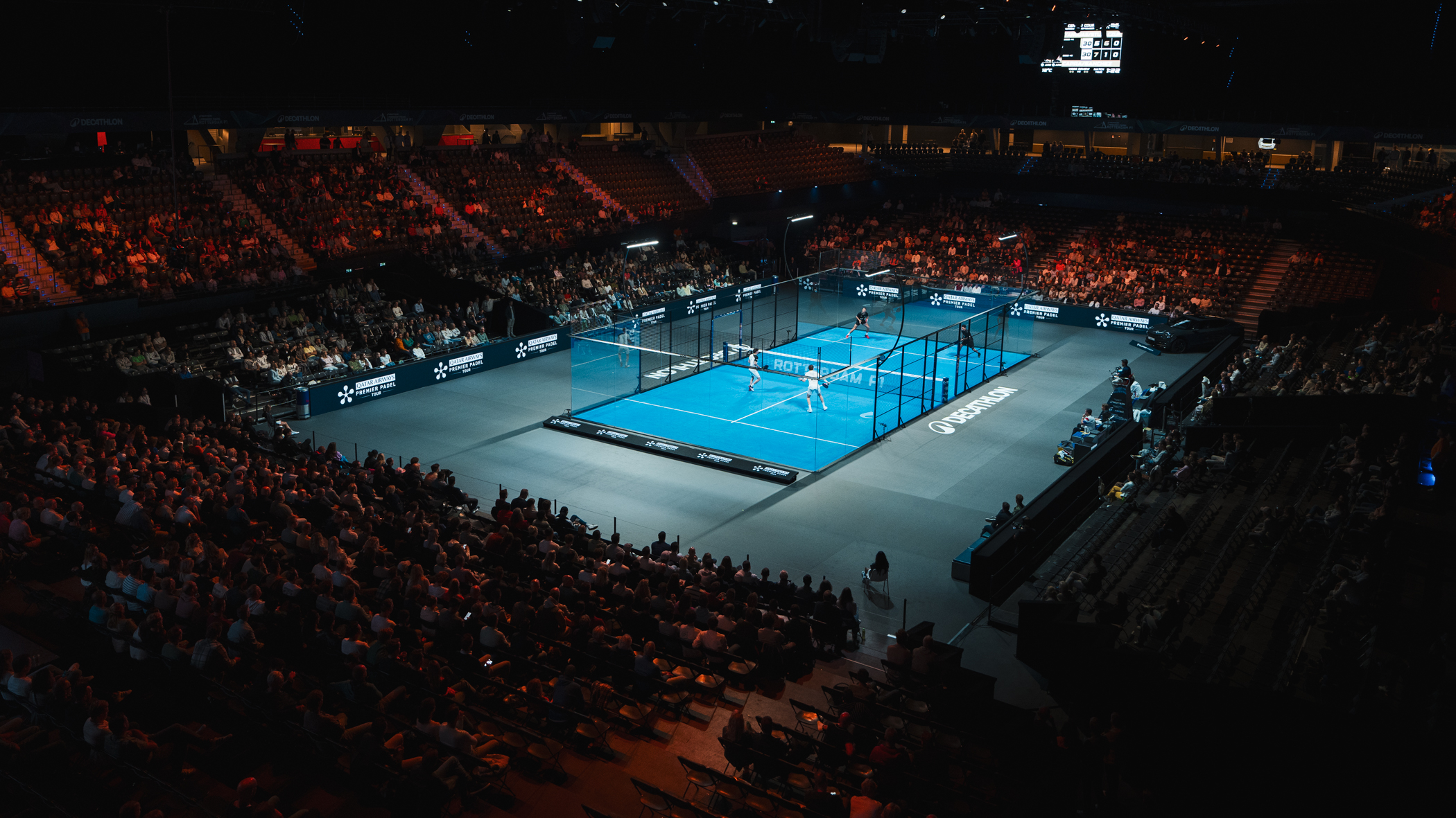 ontdek de gloednieuwe padelhal die net geopend is in edsbyn, de perfecte plek voor padelspelers van alle niveaus om te sporten en plezier te hebben.