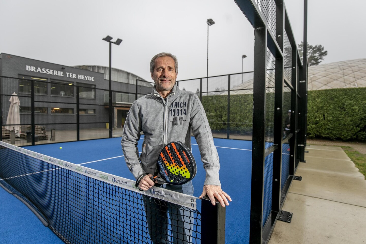 ervaar de opwinding van padelkoorts in de natuur: ontdek waarom iedereen naar de stroomversnelling wordt getrokken voor sport en avontuur in de buitenlucht.