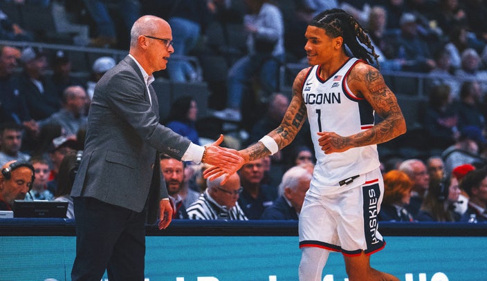 uconn blijft ongeslagen in de big east en bevestigt zijn dominantie in het collegebasketbalseizoen.
