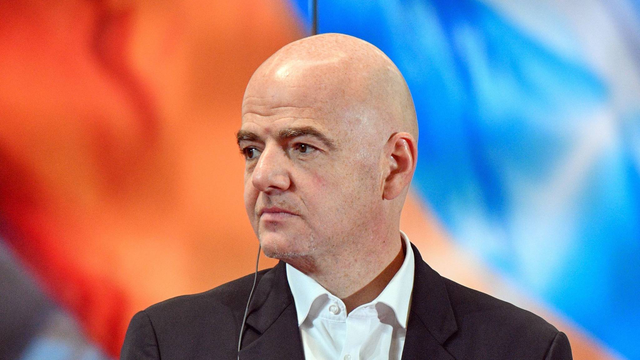 verbijstering over de binnenplannen van het wk voetbal: ontdek de controverses en reacties rondom de organisatie en infrastructuur.