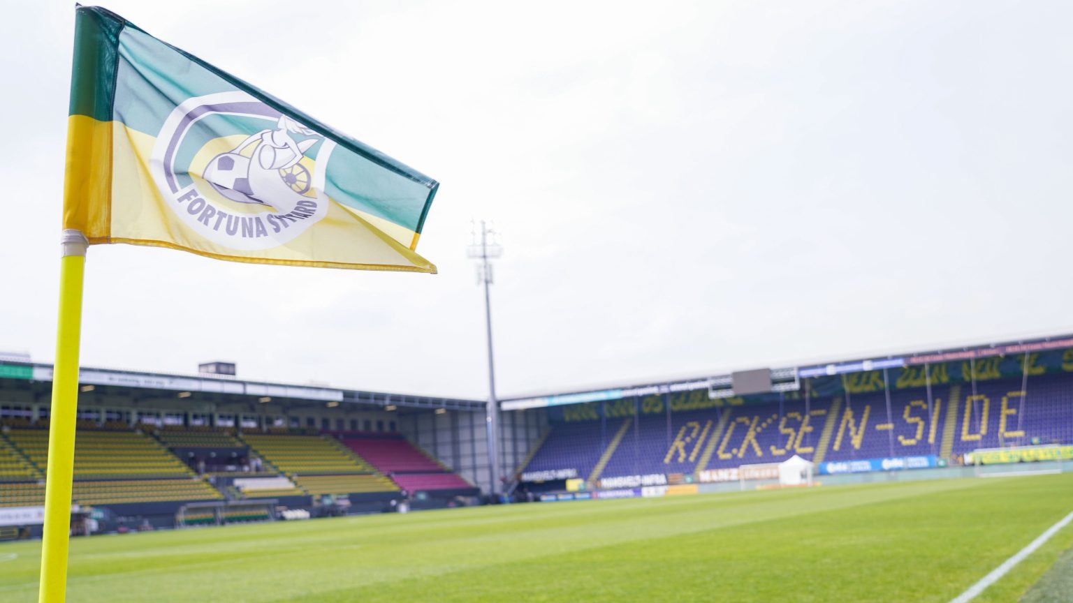 ontdek hoe voetbal en de groeiende rijkdomskloof met elkaar verbonden zijn en welke invloed dit heeft op de sport en samenleving.