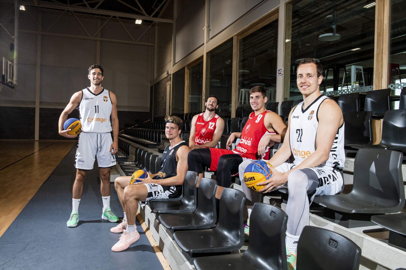 het meac basketbaltoernooi trekt jaarlijks duizenden fans en brengt een ongekende energie met zich mee, terwijl het miljoenen aan economische impact genereert.