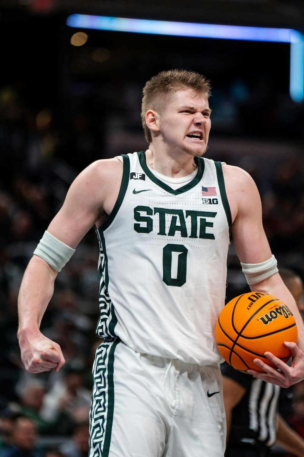 msu klimt stijgt naar de nummer 2 positie in het ncaa-toernooi, een indrukwekkende prestatie die hun sterke seizoen benadrukt.