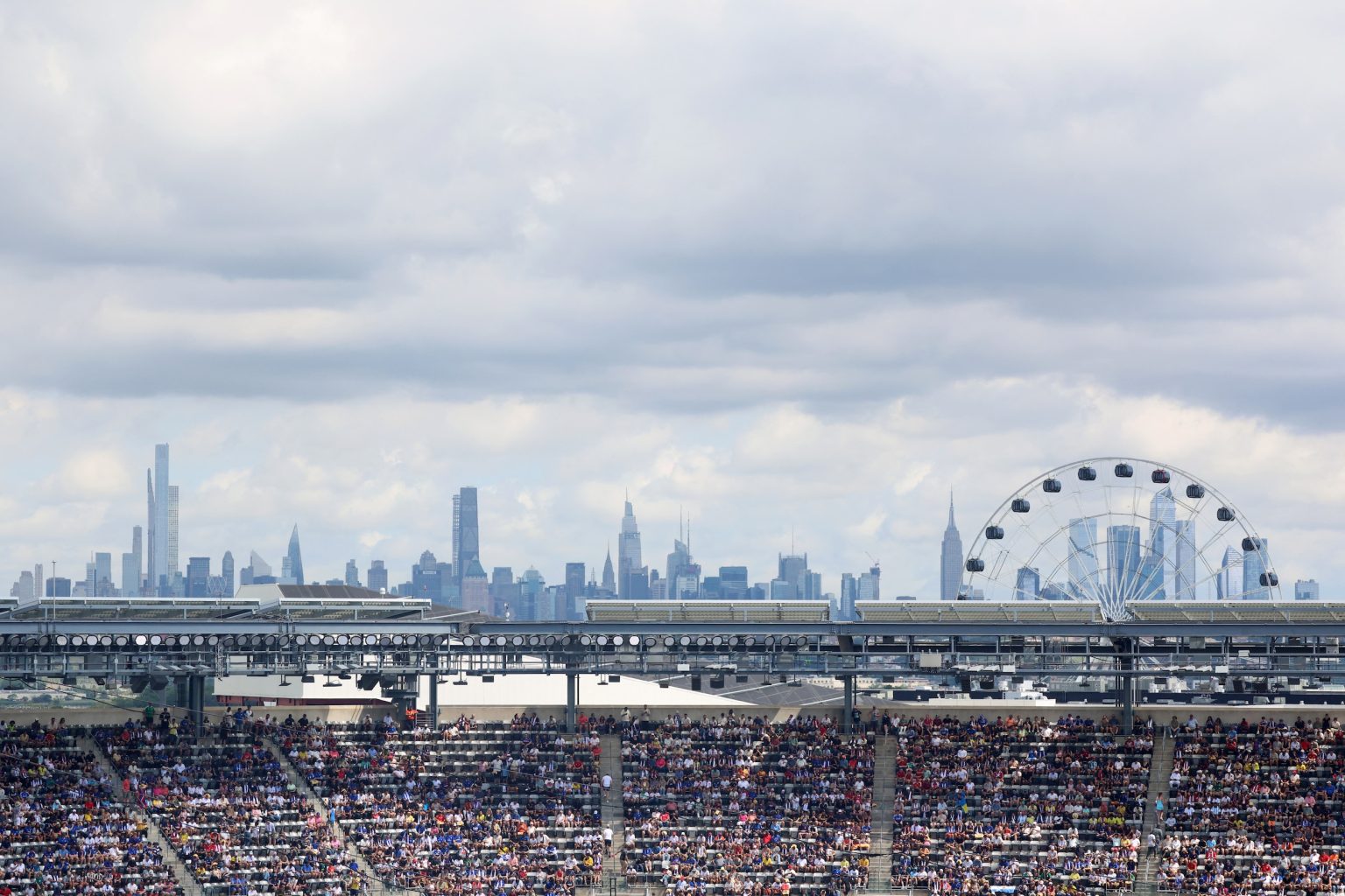 ontdek alles over het wk 2026 in new york & new jersey. nieuws, wedstrijden, evenementen en tips voor fans van het wereldkampioenschap voetbal.